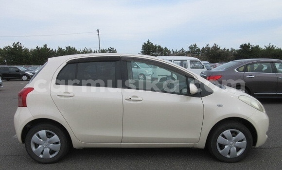 Acheter Occasion Voiture Toyota Vitz Blanc à Beitbridge, Matabeleland South Acheter Occasion Voiture Toyota Vitz Blanc à Beitbridge, Matabeleland South