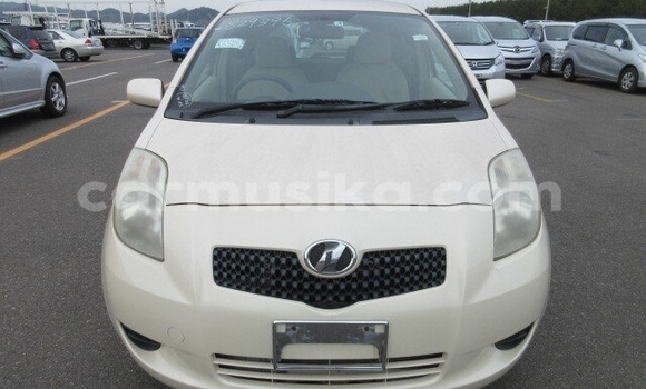 Acheter Occasion Voiture Toyota Vitz Blanc à Beitbridge, Matabeleland South Acheter Occasion Voiture Toyota Vitz Blanc à Beitbridge, Matabeleland South