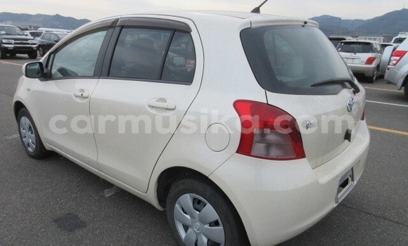 Acheter Occasion Voiture Toyota Vitz Blanc à Beitbridge, Matabeleland South Acheter Occasion Voiture Toyota Vitz Blanc à Beitbridge, Matabeleland South