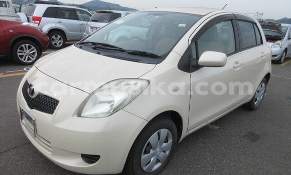 Acheter Occasion Voiture Toyota Vitz Blanc à Beitbridge, Matabeleland South Acheter Occasion Voiture Toyota Vitz Blanc à Beitbridge, Matabeleland South