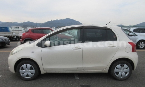Acheter Occasion Voiture Toyota Vitz Blanc à Beitbridge, Matabeleland South Acheter Occasion Voiture Toyota Vitz Blanc à Beitbridge, Matabeleland South