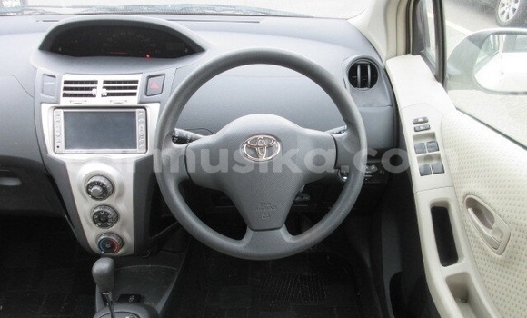 Acheter Occasion Voiture Toyota Vitz Blanc à Beitbridge, Matabeleland South Acheter Occasion Voiture Toyota Vitz Blanc à Beitbridge, Matabeleland South