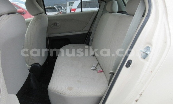 Acheter Occasion Voiture Toyota Vitz Blanc à Beitbridge, Matabeleland South Acheter Occasion Voiture Toyota Vitz Blanc à Beitbridge, Matabeleland South