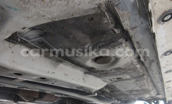 Acheter Occasion Voiture Toyota Vitz Blanc à Beitbridge, Matabeleland South Acheter Occasion Voiture Toyota Vitz Blanc à Beitbridge, Matabeleland South