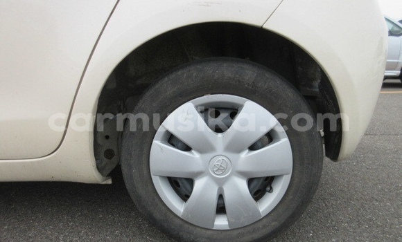 Acheter Occasion Voiture Toyota Vitz Blanc à Beitbridge, Matabeleland South Acheter Occasion Voiture Toyota Vitz Blanc à Beitbridge, Matabeleland South