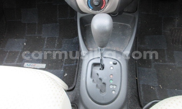 Acheter Occasion Voiture Toyota Vitz Blanc à Beitbridge, Matabeleland South Acheter Occasion Voiture Toyota Vitz Blanc à Beitbridge, Matabeleland South