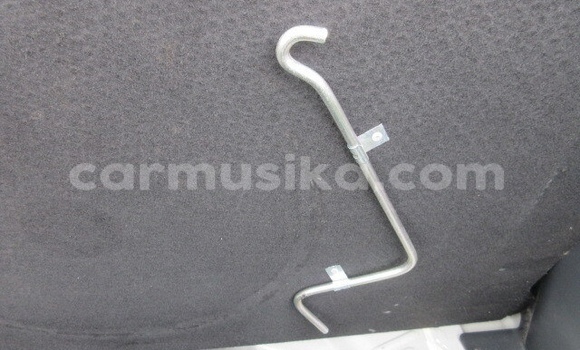 Acheter Occasion Voiture Toyota Vitz Blanc à Beitbridge, Matabeleland South Acheter Occasion Voiture Toyota Vitz Blanc à Beitbridge, Matabeleland South