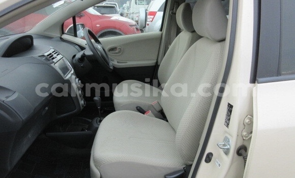 Acheter Occasion Voiture Toyota Vitz Blanc à Beitbridge, Matabeleland South Acheter Occasion Voiture Toyota Vitz Blanc à Beitbridge, Matabeleland South