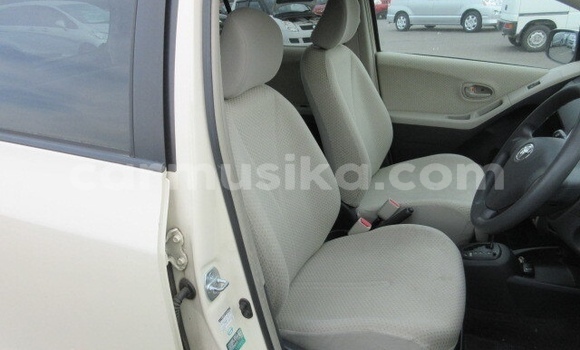 Acheter Occasion Voiture Toyota Vitz Blanc à Beitbridge, Matabeleland South Acheter Occasion Voiture Toyota Vitz Blanc à Beitbridge, Matabeleland South