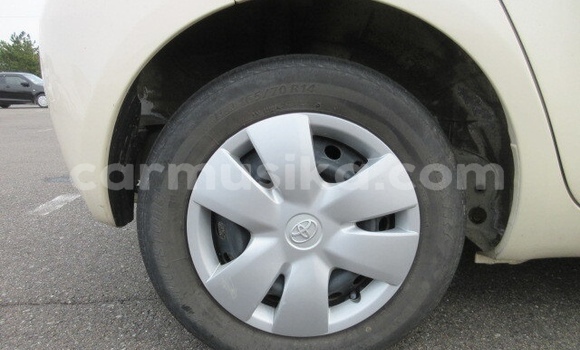 Acheter Occasion Voiture Toyota Vitz Blanc à Beitbridge, Matabeleland South Acheter Occasion Voiture Toyota Vitz Blanc à Beitbridge, Matabeleland South
