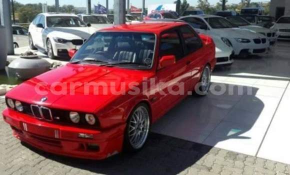Tenga Tsaru BMW 3–Series Tsvuku Mota in Beitbridge in Matabeleland South