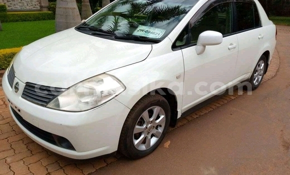 Acheter Occasion Voiture Nissan Tiida Blanc à Beitbridge, Matabeleland South