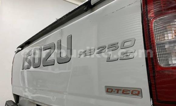 Tenga Tsaru Isuzu Axiom Chena Mota in Beitbridge in Matabeleland South Tenga Tsaru Isuzu Axiom Chena Mota in Beitbridge in Matabeleland South