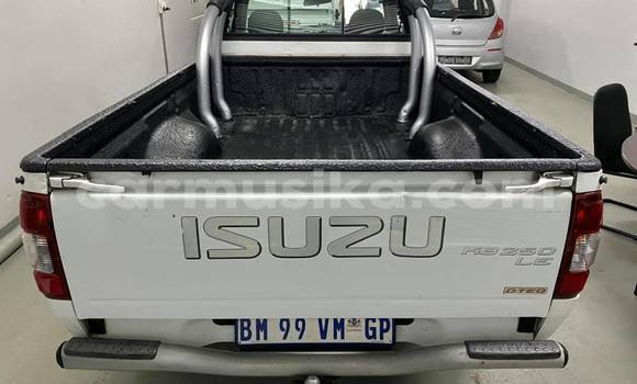 Tenga Tsaru Isuzu Axiom Chena Mota in Beitbridge in Matabeleland South Tenga Tsaru Isuzu Axiom Chena Mota in Beitbridge in Matabeleland South