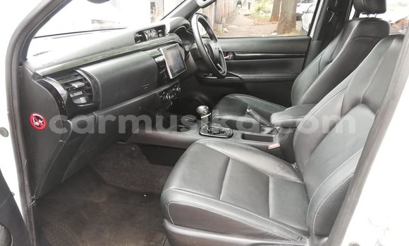 Acheter Occasion Voiture Toyota Hilux Blanc à Beitbridge, Matabeleland South Acheter Occasion Voiture Toyota Hilux Blanc à Beitbridge, Matabeleland South
