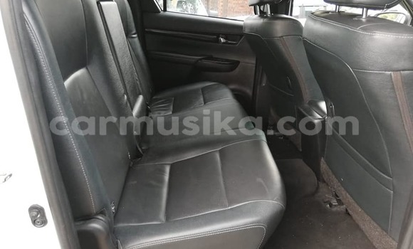 Acheter Occasion Voiture Toyota Hilux Blanc à Beitbridge, Matabeleland South Acheter Occasion Voiture Toyota Hilux Blanc à Beitbridge, Matabeleland South