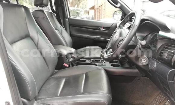 Acheter Occasion Voiture Toyota Hilux Blanc à Beitbridge, Matabeleland South Acheter Occasion Voiture Toyota Hilux Blanc à Beitbridge, Matabeleland South