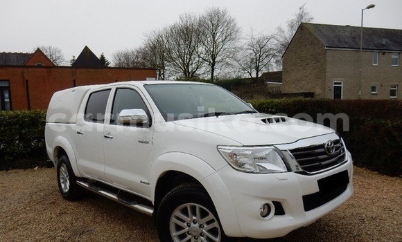 Tenga Tsaru Toyota Hilux Chena Mota in Harare in Harare Tenga Tsaru Toyota Hilux Chena Mota in Harare in Harare