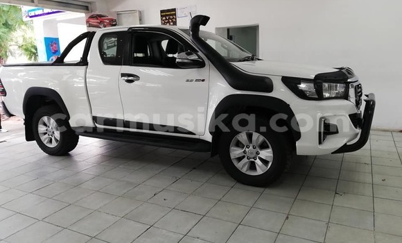 Tenga Tsaru Toyota Hilux Chena Mota in Beitbridge in Matabeleland South Tenga Tsaru Toyota Hilux Chena Mota in Beitbridge in Matabeleland South