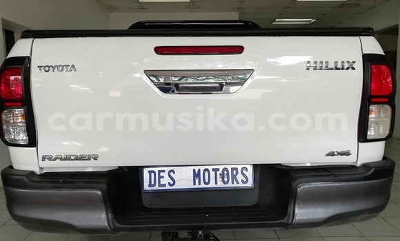 Tenga Tsaru Toyota Hilux Chena Mota in Beitbridge in Matabeleland South Tenga Tsaru Toyota Hilux Chena Mota in Beitbridge in Matabeleland South