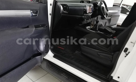 Tenga Tsaru Toyota Hilux Chena Mota in Beitbridge in Matabeleland South Tenga Tsaru Toyota Hilux Chena Mota in Beitbridge in Matabeleland South