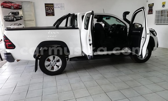 Tenga Tsaru Toyota Hilux Chena Mota in Beitbridge in Matabeleland South Tenga Tsaru Toyota Hilux Chena Mota in Beitbridge in Matabeleland South