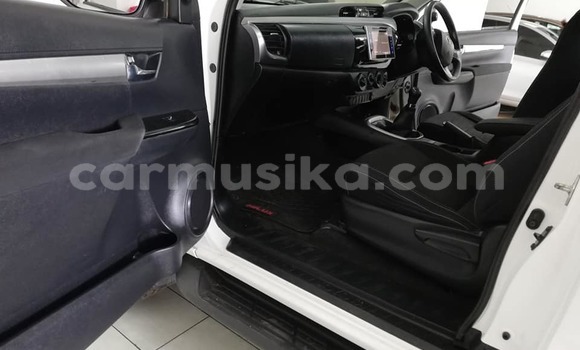 Tenga Tsaru Toyota Hilux Chena Mota in Beitbridge in Matabeleland South Tenga Tsaru Toyota Hilux Chena Mota in Beitbridge in Matabeleland South