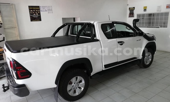 Tenga Tsaru Toyota Hilux Chena Mota in Beitbridge in Matabeleland South Tenga Tsaru Toyota Hilux Chena Mota in Beitbridge in Matabeleland South