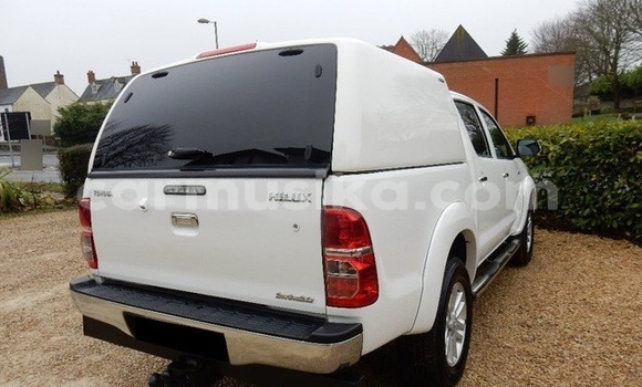 Tenga Tsaru Toyota Hilux Chena Mota in Harare in Harare Tenga Tsaru Toyota Hilux Chena Mota in Harare in Harare