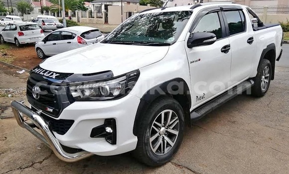 Buy Used Toyota Hilux White Car in Beitbridge in Matabeleland South Buy Used Toyota Hilux White Car in Beitbridge in Matabeleland South