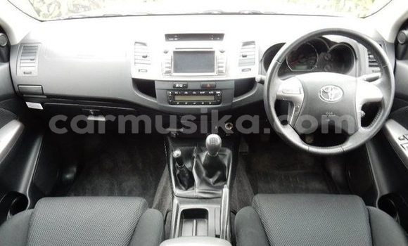 Tenga Tsaru Toyota Hilux Chena Mota in Harare in Harare Tenga Tsaru Toyota Hilux Chena Mota in Harare in Harare