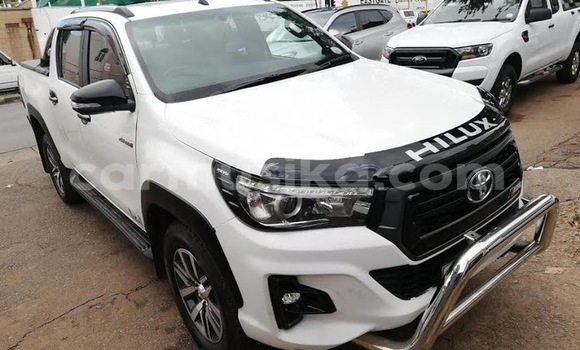 Tenga Tsaru Toyota Hilux Chena Mota in Beitbridge in Matabeleland South Tenga Tsaru Toyota Hilux Chena Mota in Beitbridge in Matabeleland South