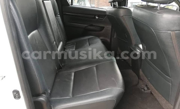 Tenga Tsaru Toyota Hilux Chena Mota in Beitbridge in Matabeleland South Tenga Tsaru Toyota Hilux Chena Mota in Beitbridge in Matabeleland South