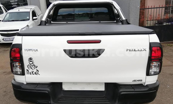 Tenga Tsaru Toyota Hilux Chena Mota in Beitbridge in Matabeleland South Tenga Tsaru Toyota Hilux Chena Mota in Beitbridge in Matabeleland South