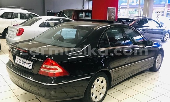 Acheter Occasion Voiture Mercedes-Benz C-Classe Noir à Beitbridge, Matabeleland South Acheter Occasion Voiture Mercedes-Benz C-Classe Noir à Beitbridge, Matabeleland South
