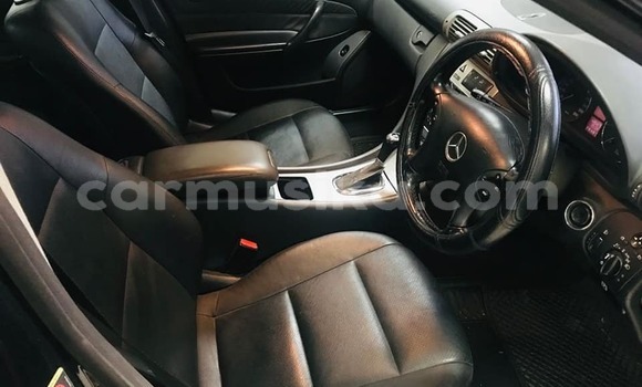 Acheter Occasion Voiture Mercedes-Benz C-Classe Noir à Beitbridge, Matabeleland South Acheter Occasion Voiture Mercedes-Benz C-Classe Noir à Beitbridge, Matabeleland South