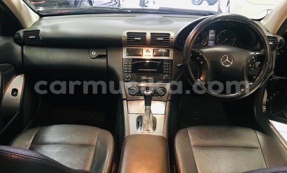 Acheter Occasion Voiture Mercedes-Benz C-Classe Noir à Beitbridge, Matabeleland South Acheter Occasion Voiture Mercedes-Benz C-Classe Noir à Beitbridge, Matabeleland South