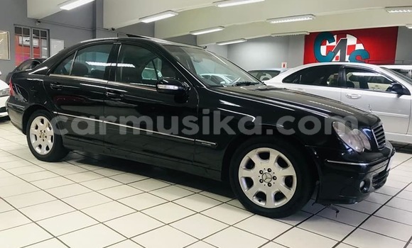 Acheter Occasion Voiture Mercedes-Benz C-Classe Noir à Beitbridge, Matabeleland South Acheter Occasion Voiture Mercedes-Benz C-Classe Noir à Beitbridge, Matabeleland South