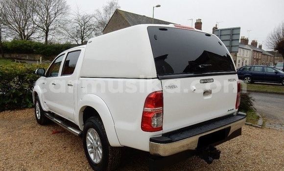 Tenga Tsaru Toyota Hilux Chena Mota in Harare in Harare Tenga Tsaru Toyota Hilux Chena Mota in Harare in Harare