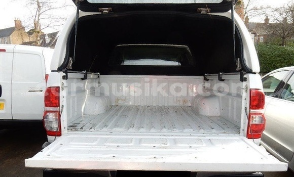 Tenga Tsaru Toyota Hilux Chena Mota in Harare in Harare Tenga Tsaru Toyota Hilux Chena Mota in Harare in Harare