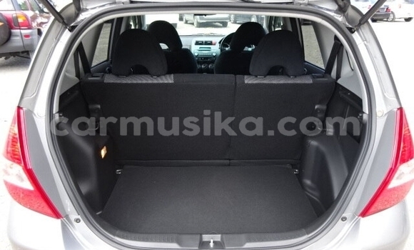 Nunua Ilio tumika Honda Fit Fedha Gari ndani ya Beitbridge nchini Matabeleland Kusini Nunua Ilio tumika Honda Fit Fedha Gari ndani ya Beitbridge nchini Matabeleland Kusini