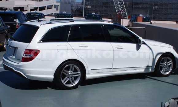 Acheter Occasion Voiture Mercedes‒Benz C–Class Blanc à Beitbridge, Matabeleland South Acheter Occasion Voiture Mercedes‒Benz C–Class Blanc à Beitbridge, Matabeleland South