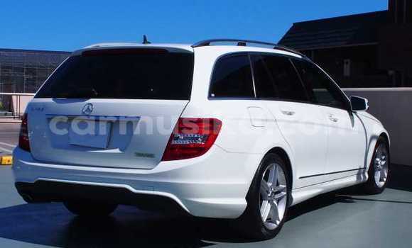 Acheter Occasion Voiture Mercedes‒Benz C–Class Blanc à Beitbridge, Matabeleland South Acheter Occasion Voiture Mercedes‒Benz C–Class Blanc à Beitbridge, Matabeleland South