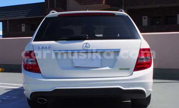 Acheter Occasion Voiture Mercedes‒Benz C–Class Blanc à Beitbridge, Matabeleland South Acheter Occasion Voiture Mercedes‒Benz C–Class Blanc à Beitbridge, Matabeleland South