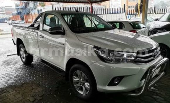 Nunua Ilio tumika Toyota Hilux Nyeupe Gari ndani ya Beitbridge nchini Matabeleland Kusini