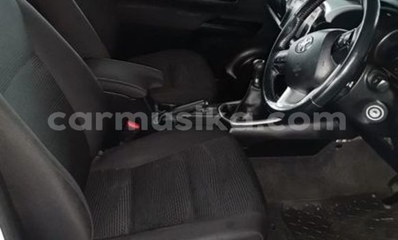 Nunua Ilio tumika Toyota Hilux Nyeupe Gari ndani ya Beitbridge nchini Matabeleland Kusini Nunua Ilio tumika Toyota Hilux Nyeupe Gari ndani ya Beitbridge nchini Matabeleland Kusini