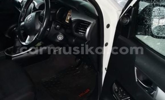 Nunua Ilio tumika Toyota Hilux Nyeupe Gari ndani ya Beitbridge nchini Matabeleland Kusini Nunua Ilio tumika Toyota Hilux Nyeupe Gari ndani ya Beitbridge nchini Matabeleland Kusini