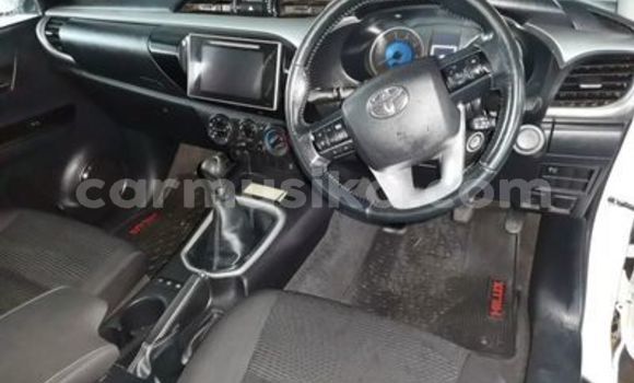 Nunua Ilio tumika Toyota Hilux Nyeupe Gari ndani ya Beitbridge nchini Matabeleland Kusini Nunua Ilio tumika Toyota Hilux Nyeupe Gari ndani ya Beitbridge nchini Matabeleland Kusini