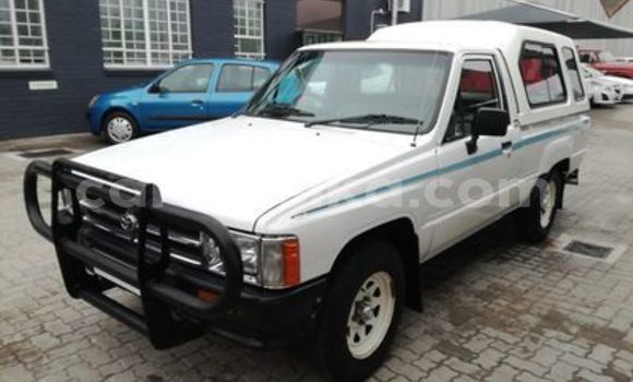 Buy Used Toyota Hilux White Car in Beitbridge in Matabeleland South Buy Used Toyota Hilux White Car in Beitbridge in Matabeleland South