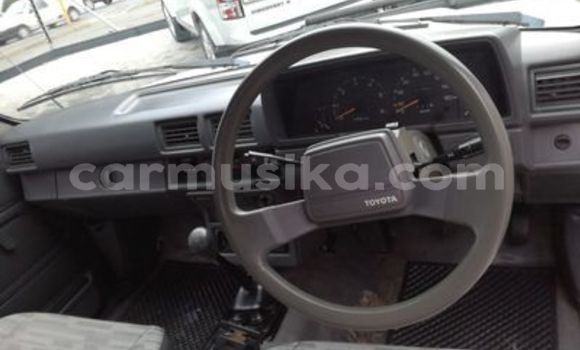 Buy Used Toyota Hilux White Car in Beitbridge in Matabeleland South Buy Used Toyota Hilux White Car in Beitbridge in Matabeleland South